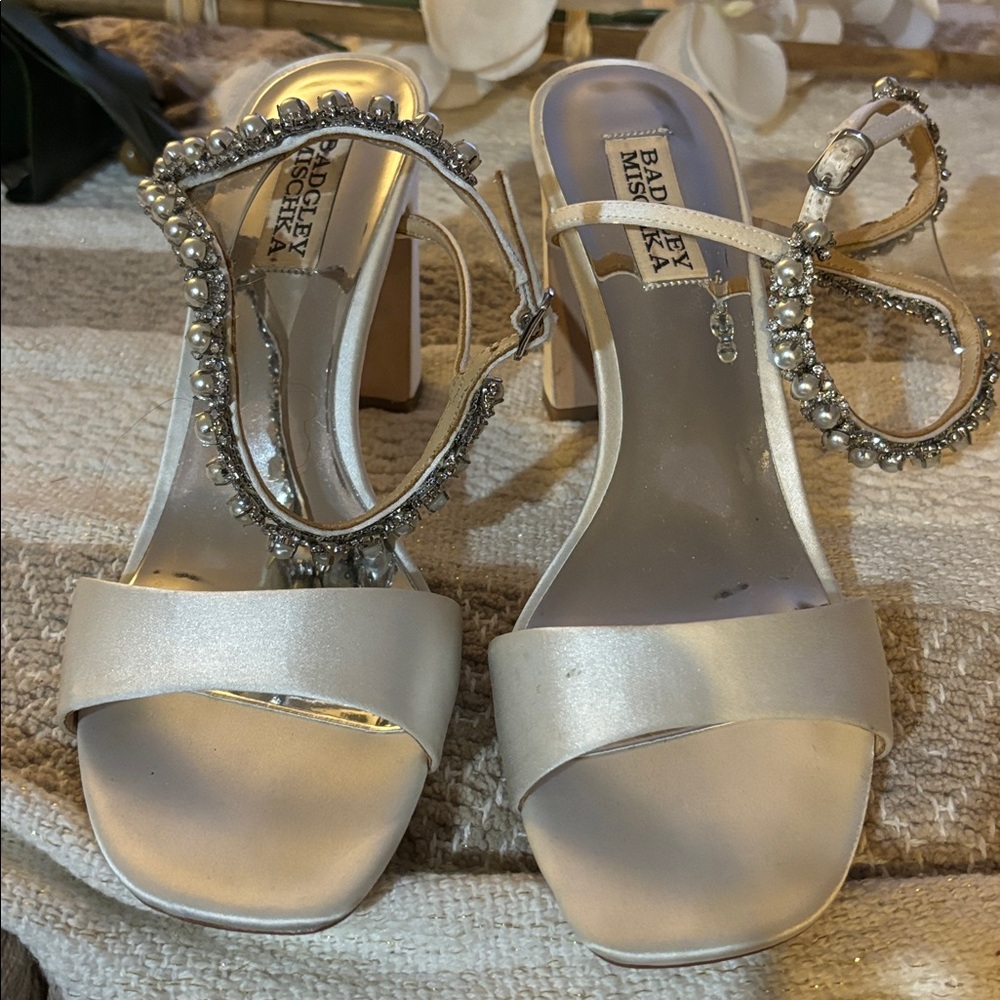 Badgley Mischka Ivory Pearl Embellished Sandals. Off white